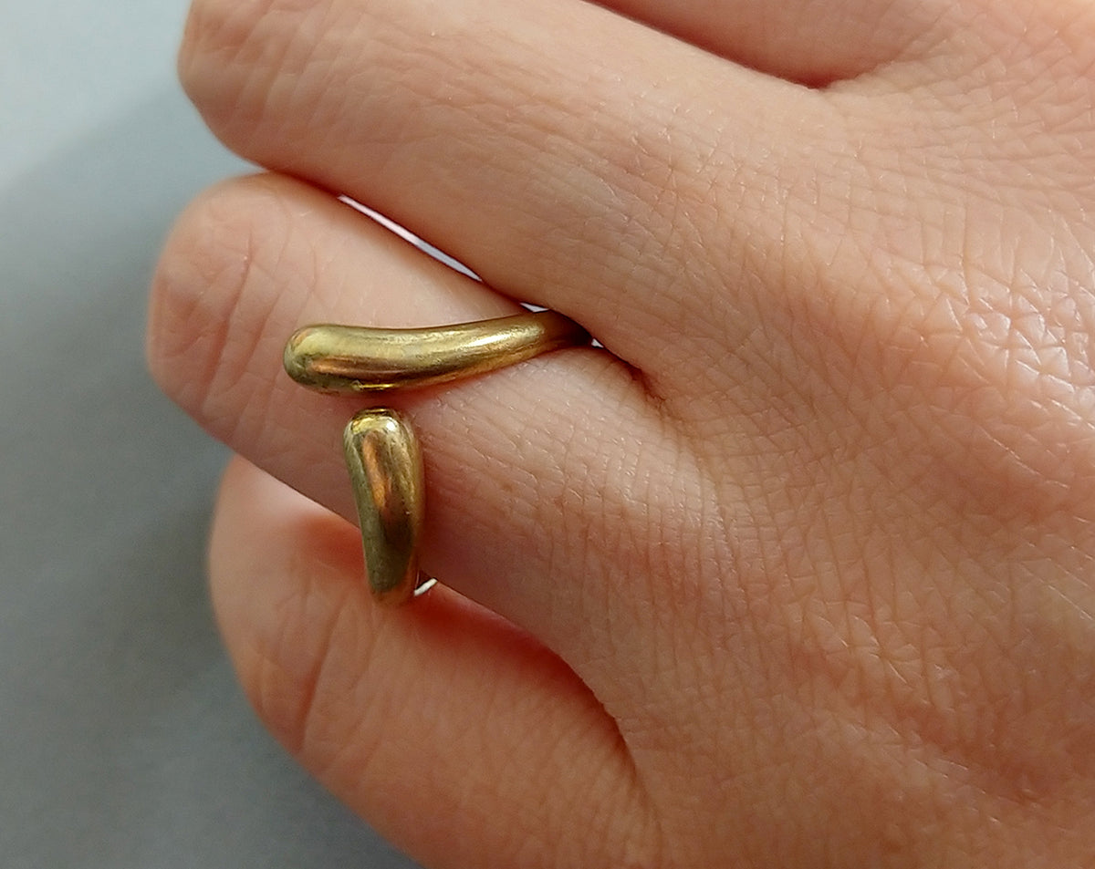 1 pc - Raw brass, 20 x 4 mm Adjustable Ring, EB0021