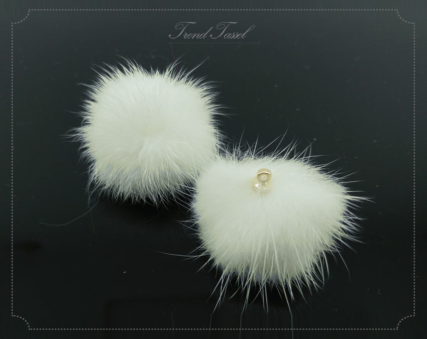 (top ring) Ivory, 30mm Mink Fur Ball, ECT0009R