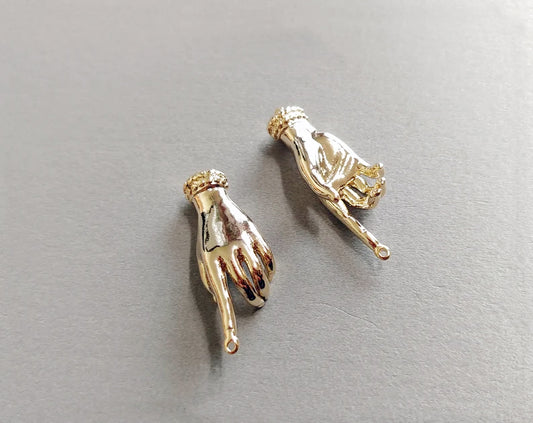Gold plated, 26x11.5mm Hand connector pendant, EM0296