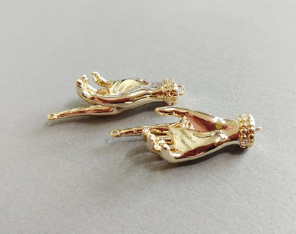 Gold plated, 26x11.5mm Hand connector pendant, EM0296