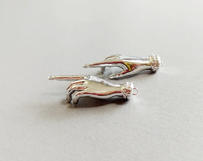 Silver plated, 26x11.5mm Hand connector pendant, EM0296
