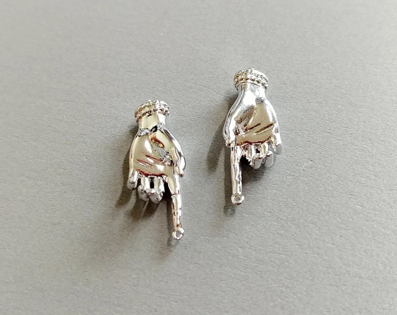 Silver plated, 26x11.5mm Hand connector pendant, EM0296