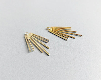 Gold plated, 33x20mm Chandelier Pendant, EM0337