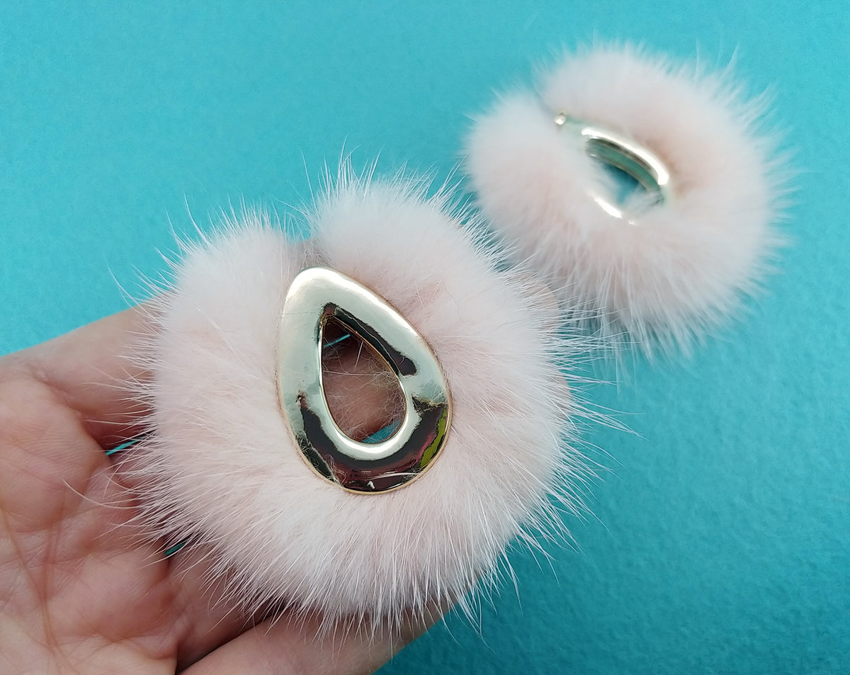 Ivory, 52mm Teardrop Mink Fur Pendant, ECT0165